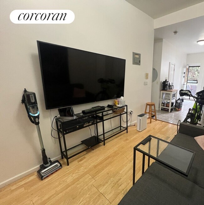 Building Photo - 369 Columbia St