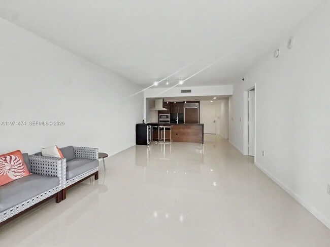 Building Photo - 495 Brickell Ave