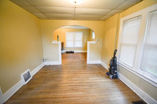 Building Photo - 2 Bedroom in Fantastic Downtown/Silver Lak...