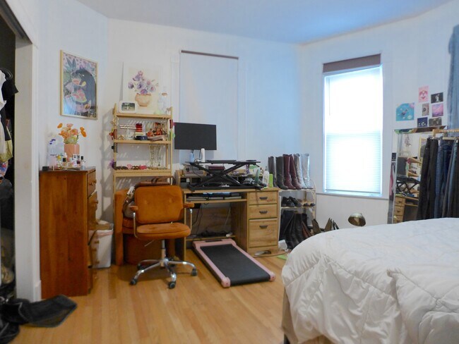 Building Photo - 17 Eldora St