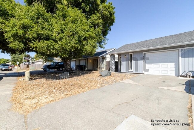Building Photo - 8001 Zenith Dr
