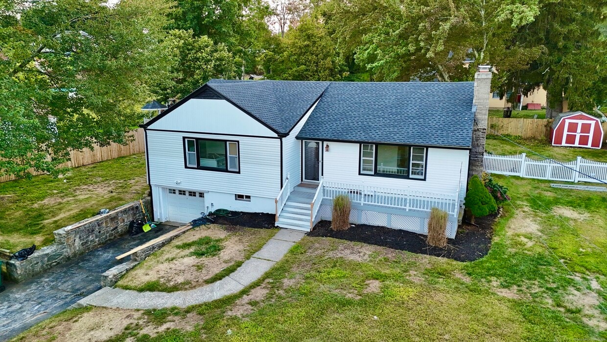 Primary Photo - 1225 Cutspring Rd