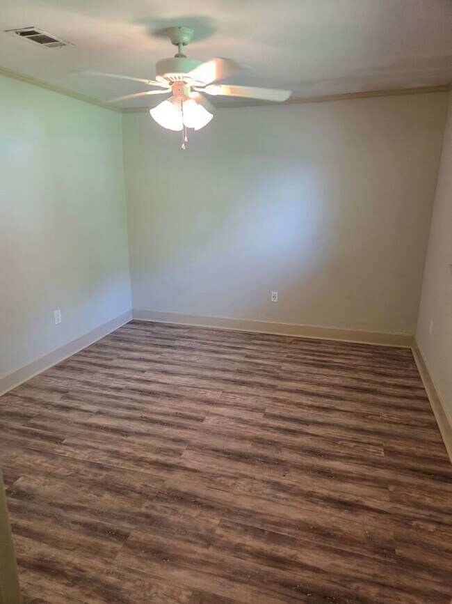 Foto del edificio - 1757 Southland Ct