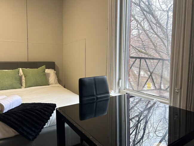 Building Photo - 25 Russell Ave