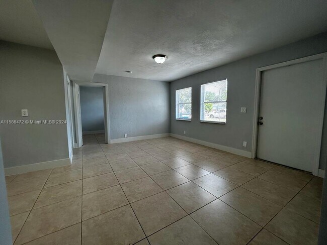 Foto del edificio - 105 NW 28th Ave