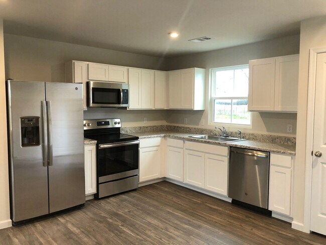 Building Photo - Beautiful *Like New* Home  in Christiana!