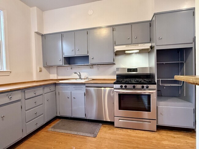 Building Photo - 3843 Calvert St NW