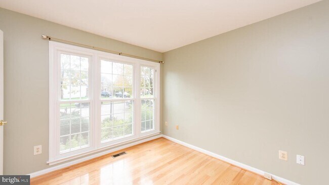 Building Photo - 3871 Woodville Ln