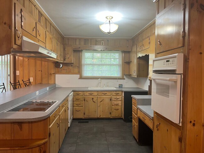 Building Photo - 733 Pine St