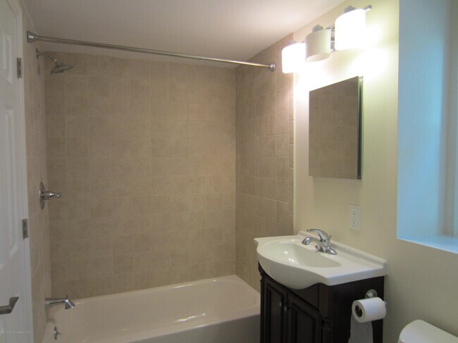 Foto del edificio - 22 Lasatta Ave