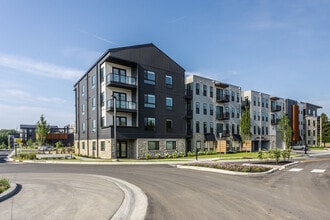 Building Photo - Sylo