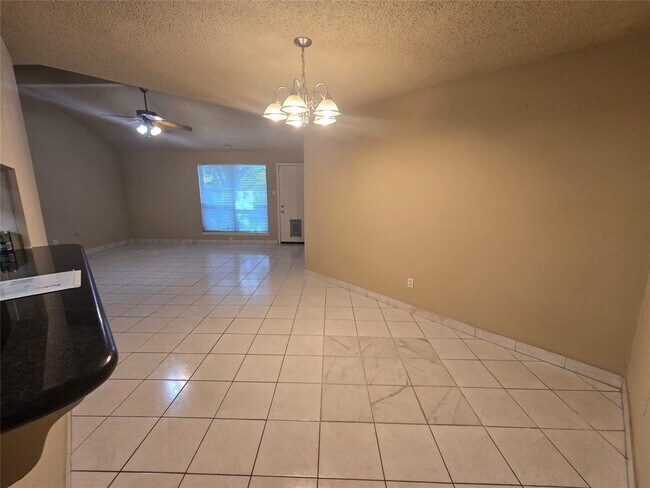 Foto del edificio - 10711 Forest Leaf Dr