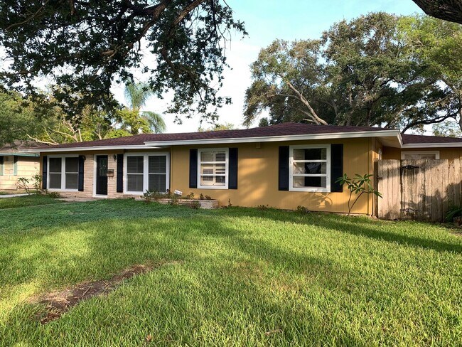 Foto del edificio - Desirable Lamar Park neighborhood.
