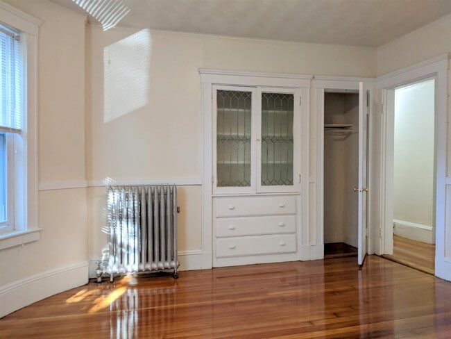 Building Photo - 8 Sanborn Ave