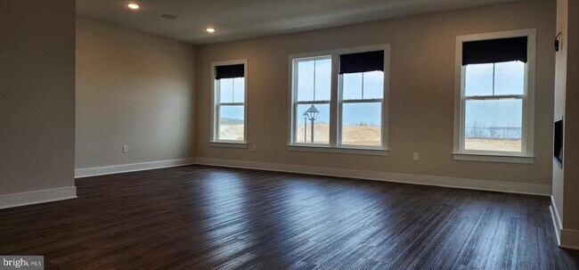 Building Photo - 1743 Riverbluff Ave