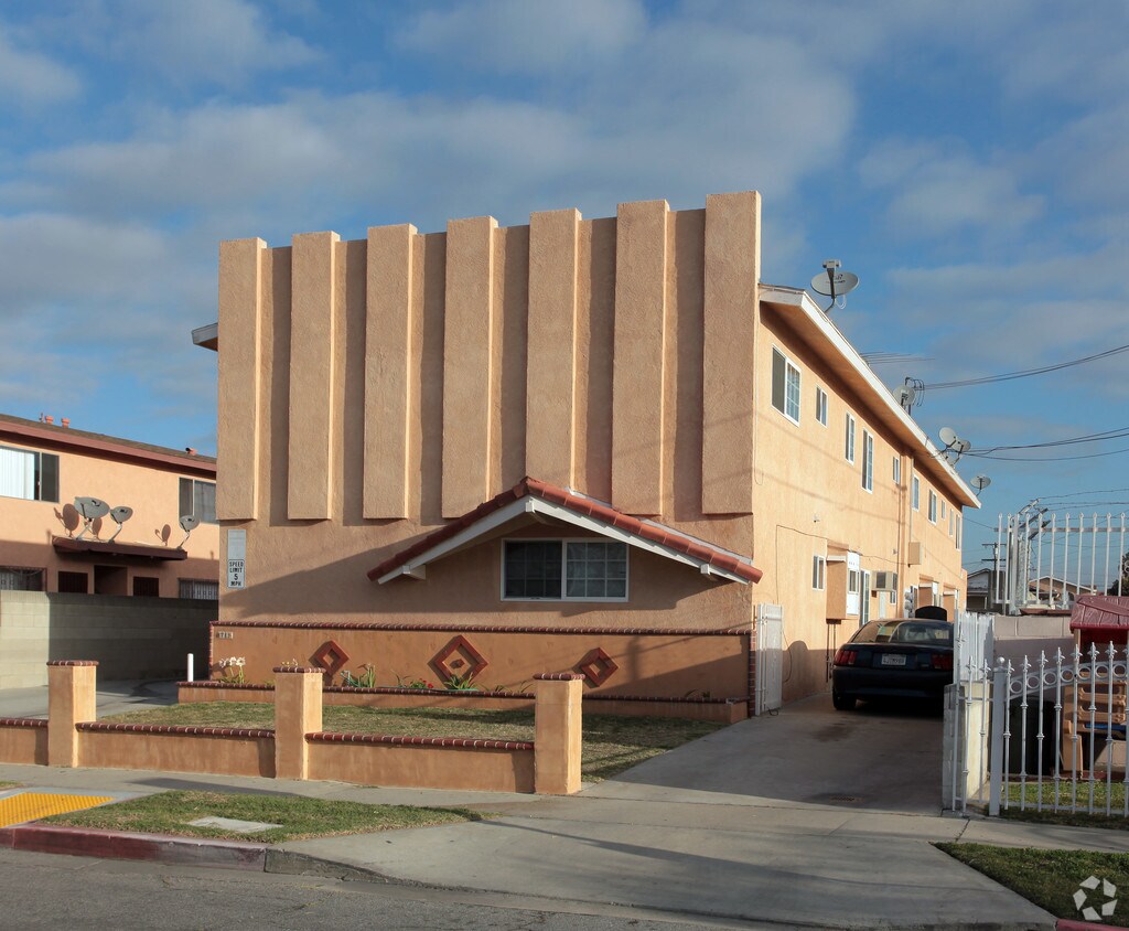 Building Photo - 4715 Acacia St