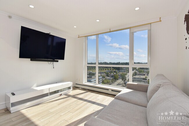 Building Photo - Bright, Furnished 1 Bed + Den | 1 Bath Condo for Rent in Surrey (City Point)!