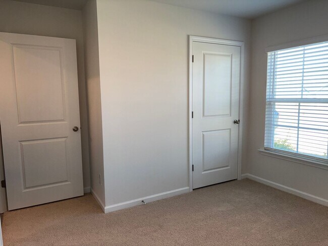 Foto del edificio - 4 Bedroom, 2 Bathroom House in Trinity!