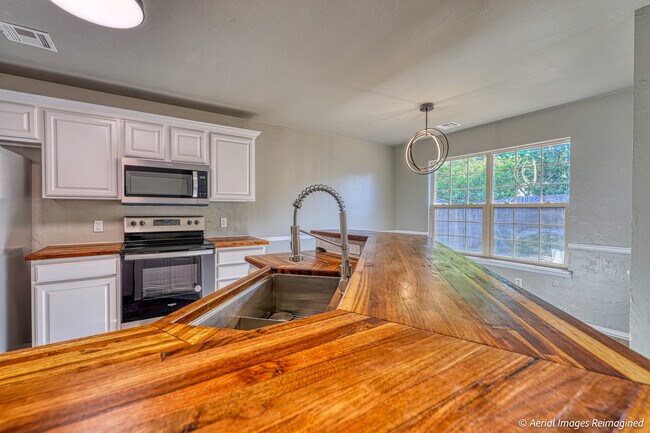 Building Photo - 4105 Notting Hill Dr