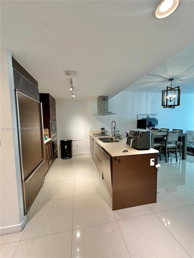 Foto del edificio - 495 Brickell Ave