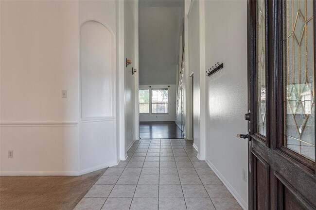 Building Photo - 718 White Ibis Ave