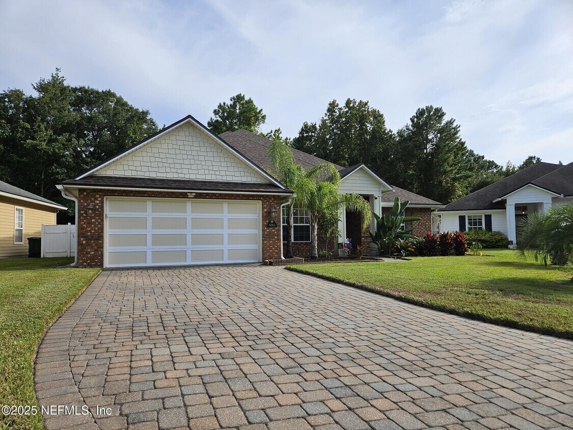 Foto principal - 5061 Monroe Forest Dr