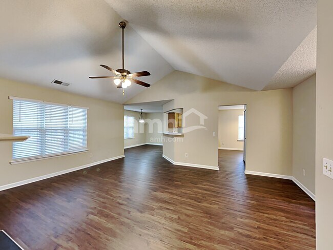 Building Photo - 152 Farm Street