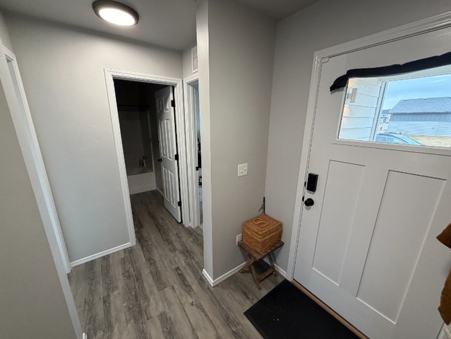 Building Photo - 1840 SW Sparrow Pl