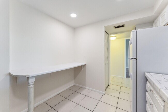 Foto del edificio - 250 NW 67th St