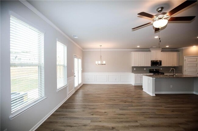 Building Photo - 648 Lansing Grove Way