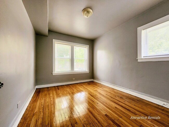 Foto del edificio - 7801 S Marshfield Ave