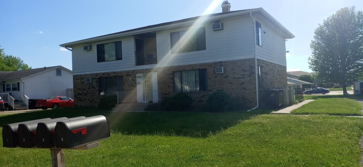 Primary Photo - 2766 N Robinson Dr