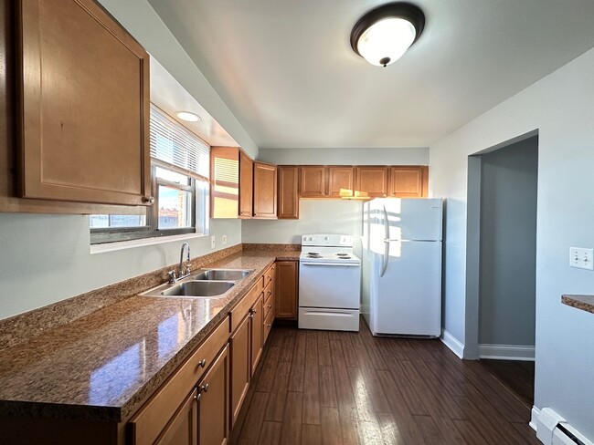 Building Photo - 9016 Lamon Ave