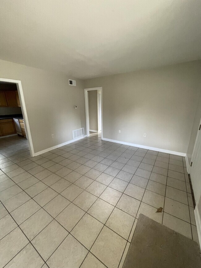 Building Photo - 4550 Lillian Hwy