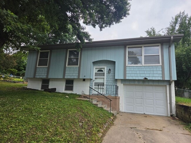 3/2/1 newly remodeled with a fenced in backyard - 3/2/1 newly remodeled with a fenced in backyard House