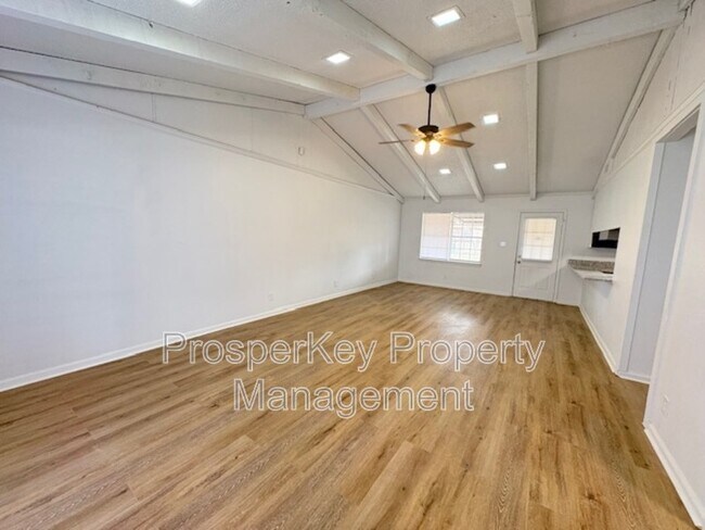 Foto del edificio - 3009 Montwood Ct