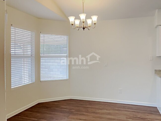 Foto del edificio - 2697 S 156th Dr