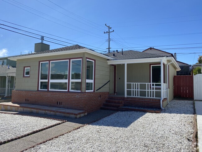 Building Photo - 232 Hazelwood Dr