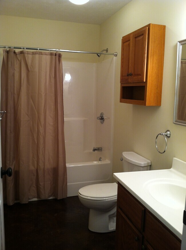 Full Bath #1 - 1036 Sun Creek Rd