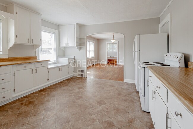 Building Photo - Spacious 4 bedroom home in Seneca!