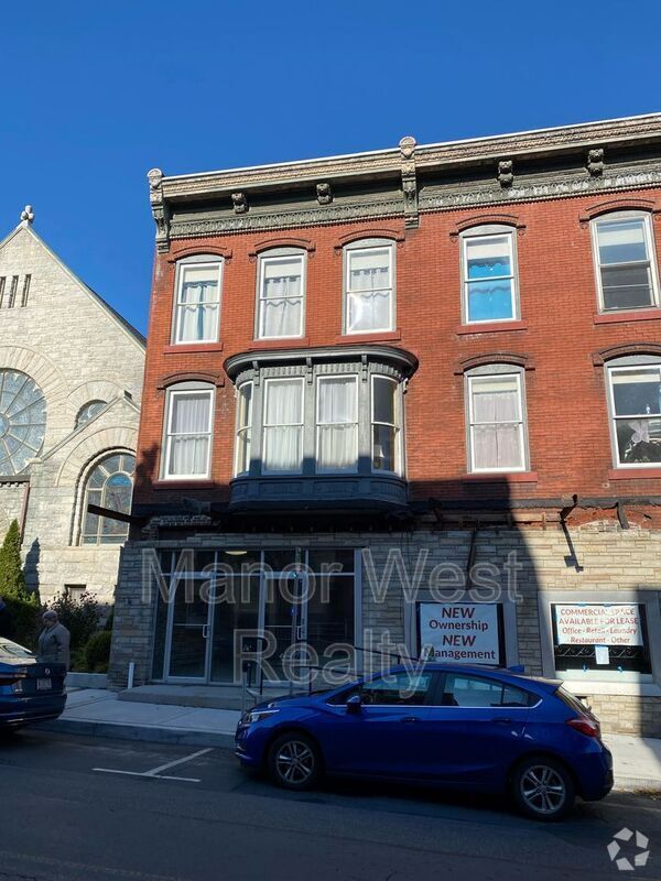 Building Photo - 320 W Market St