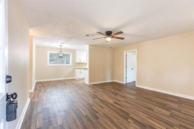 Building Photo - 413 Tejas Blvd