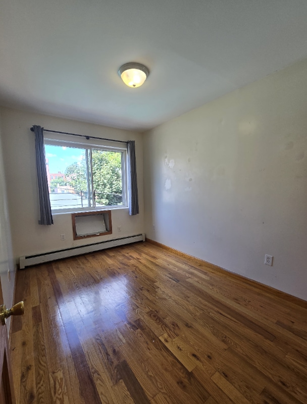 Building Photo - 483 Rutland Rd