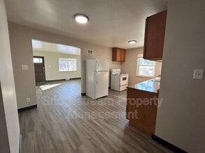 Building Photo - 211 N Cherrywood Ave