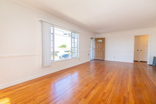 Building Photo - 3 Bed / 2 bath House in El Cerrito With Vi...