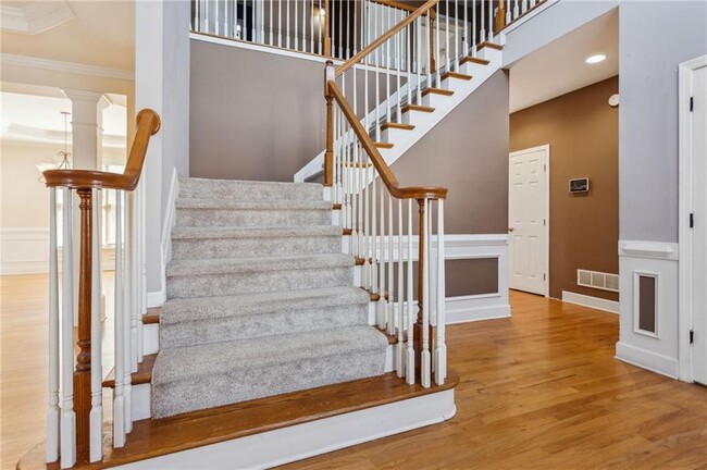 Foto del edificio - 525 Lakehill Way