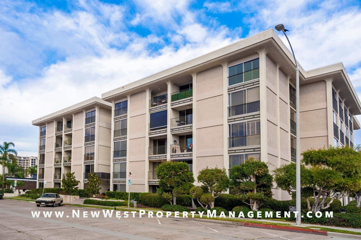 Foto principal - Expansive La Jolla Village 2 Bedroom at De...