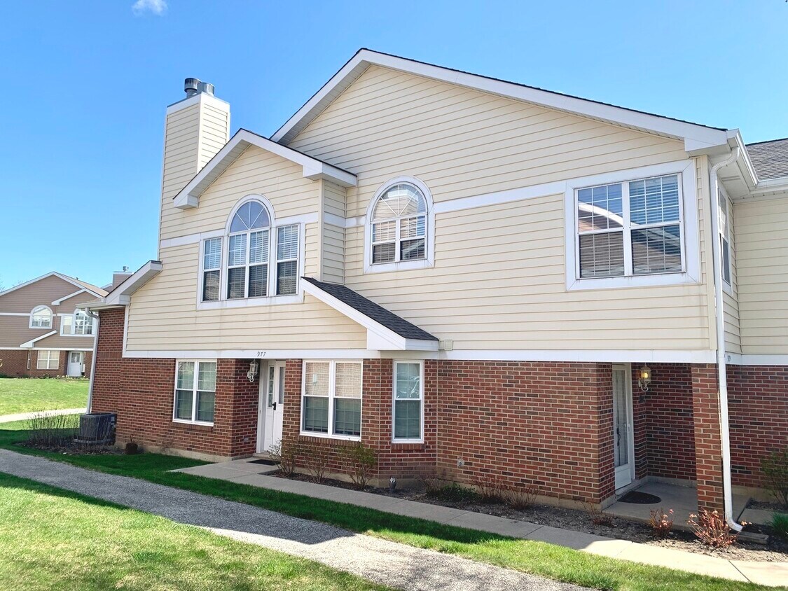 977 W Happfield Dr, Arlington Heights, IL 60004 Townhome Rentals in