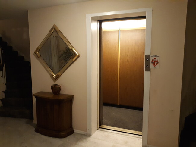 Elevator - 974 Claytonbrook Dr