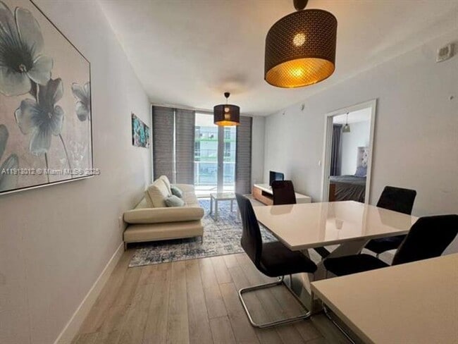 Foto del edificio - 488 NE 18th St